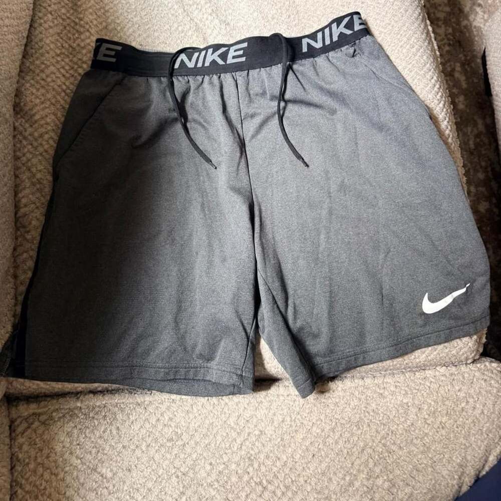 Nike Dri-FIT Athleisure Training Shorts Gray Size L